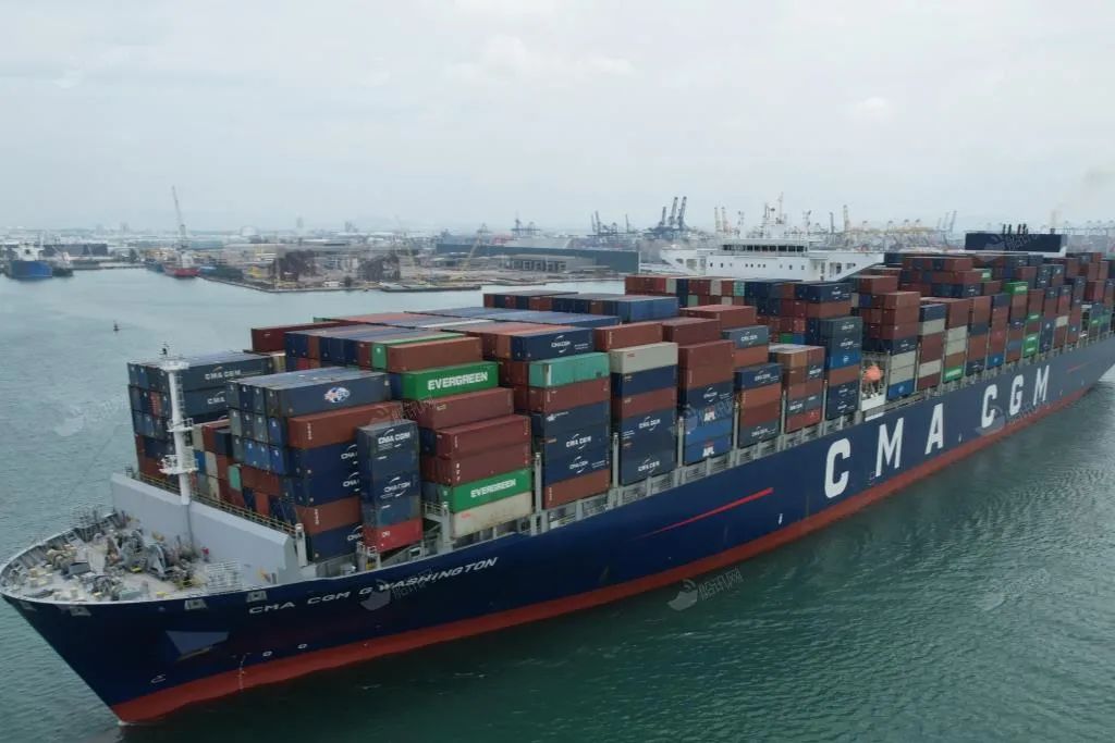 达飞轮船CMA CGM旗下两艘集装箱船驶向红海海域