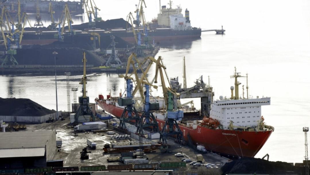 商船Sevmorput发生火灾