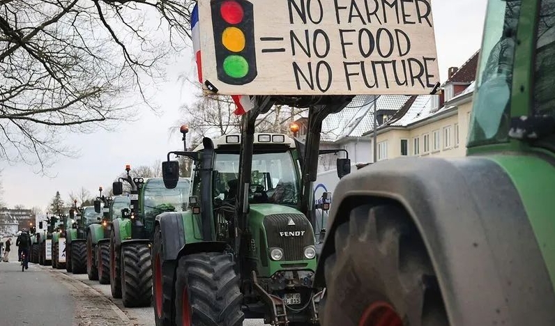 拖拉机封锁集装箱港口汉堡港