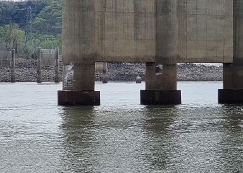 阿肯色河大桥损坏