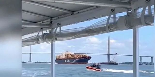 MSC一艘集装箱船失控