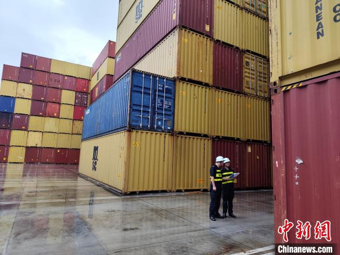 上海港上半年吞吐量140万标箱