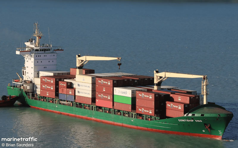 A container ship and two US destroyers were attacked by the Houthis