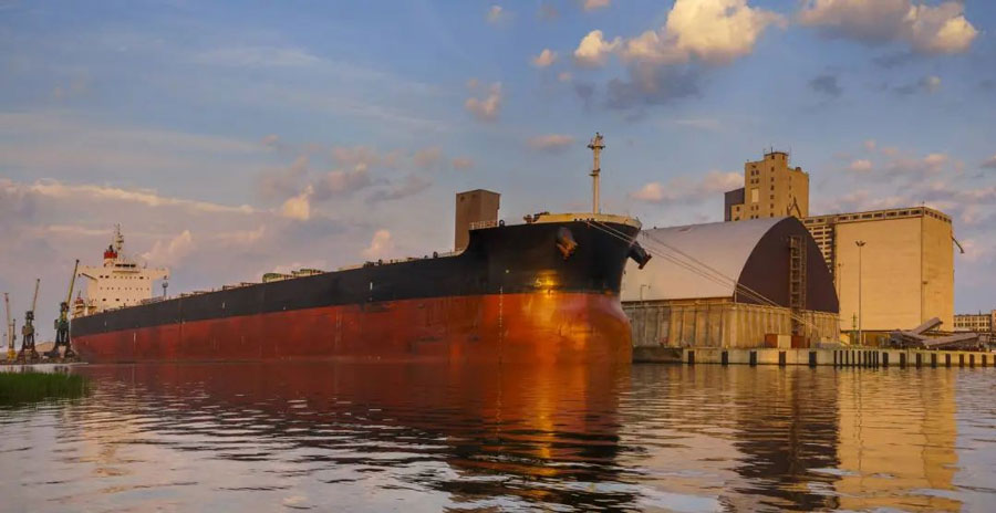 The aging problem of large ships is more significant