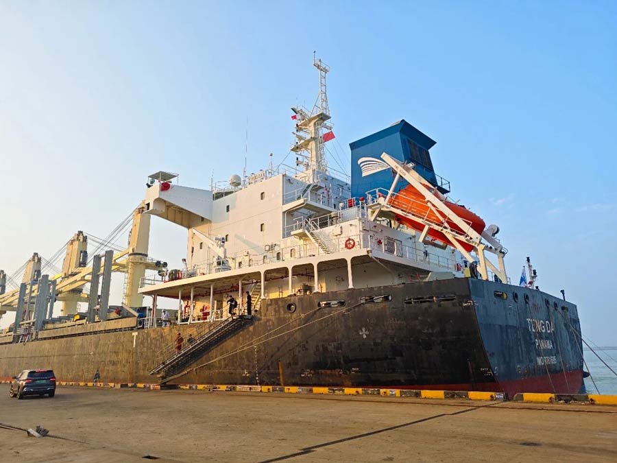 Bulk carrier export spacecraft